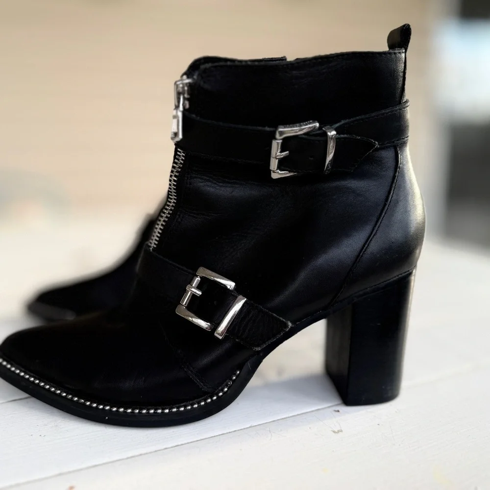 Steve Madden Women's Halle Moto Buckle Leather Booties  Sz‎ 9.5